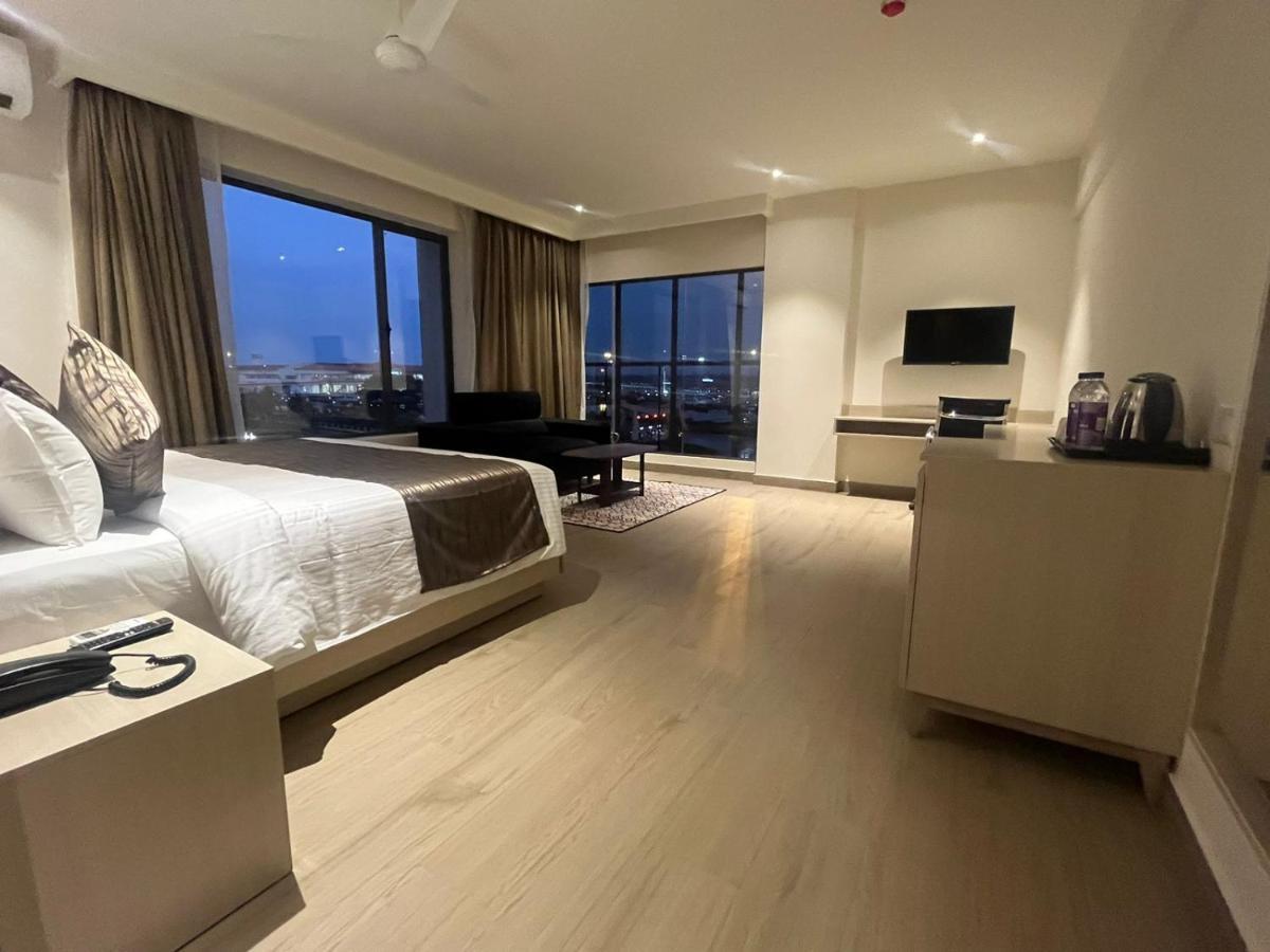 Presidency Airport Hotel Kochi Ngoại thất bức ảnh