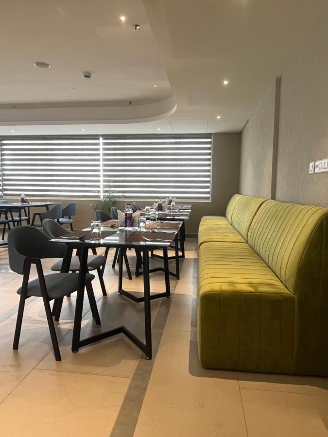 Presidency Airport Hotel Kochi Ngoại thất bức ảnh
