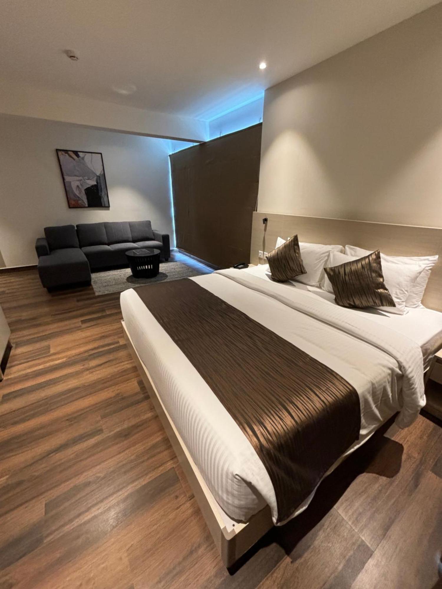Presidency Airport Hotel Kochi Ngoại thất bức ảnh