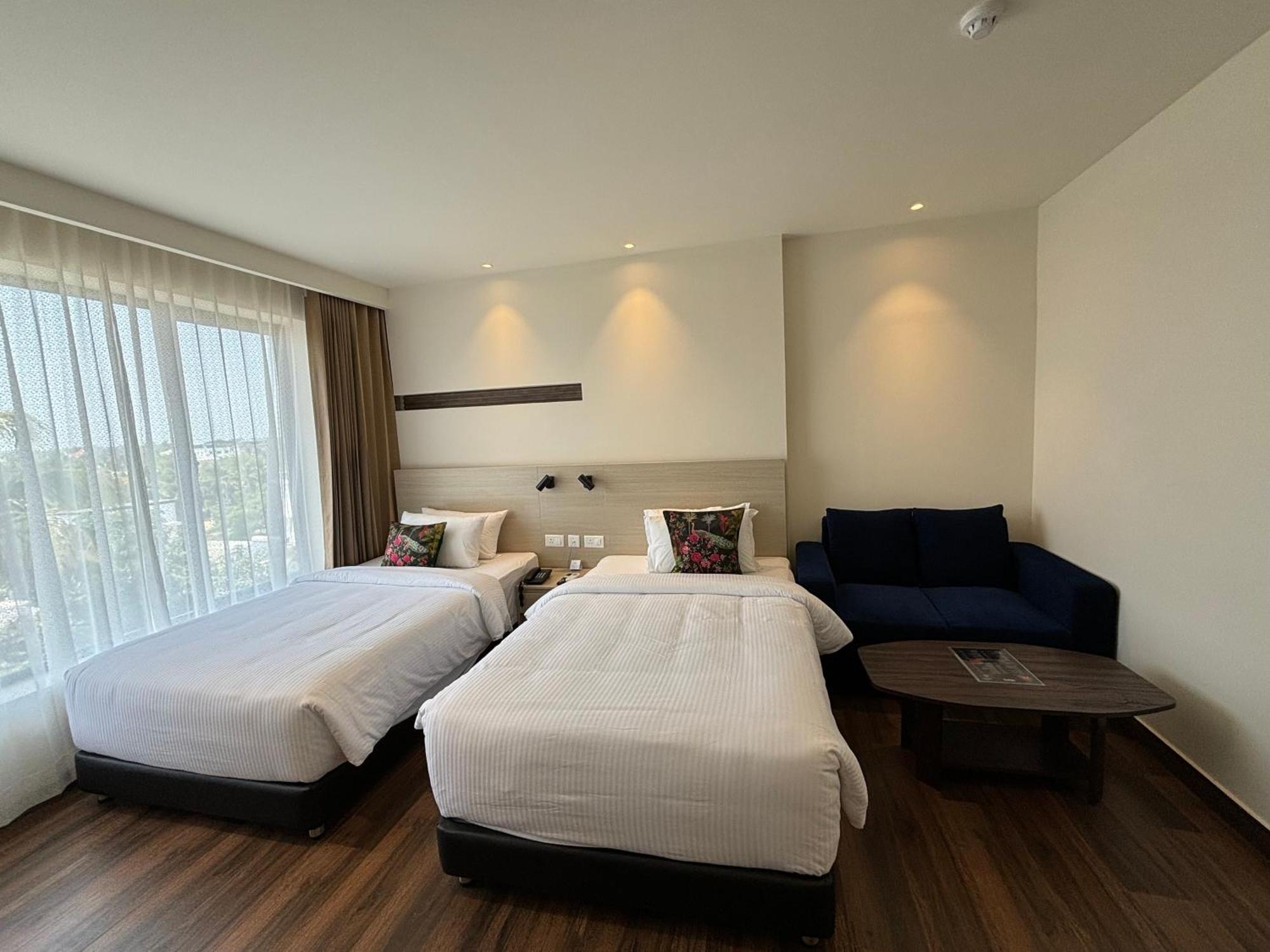 Presidency Airport Hotel Kochi Ngoại thất bức ảnh