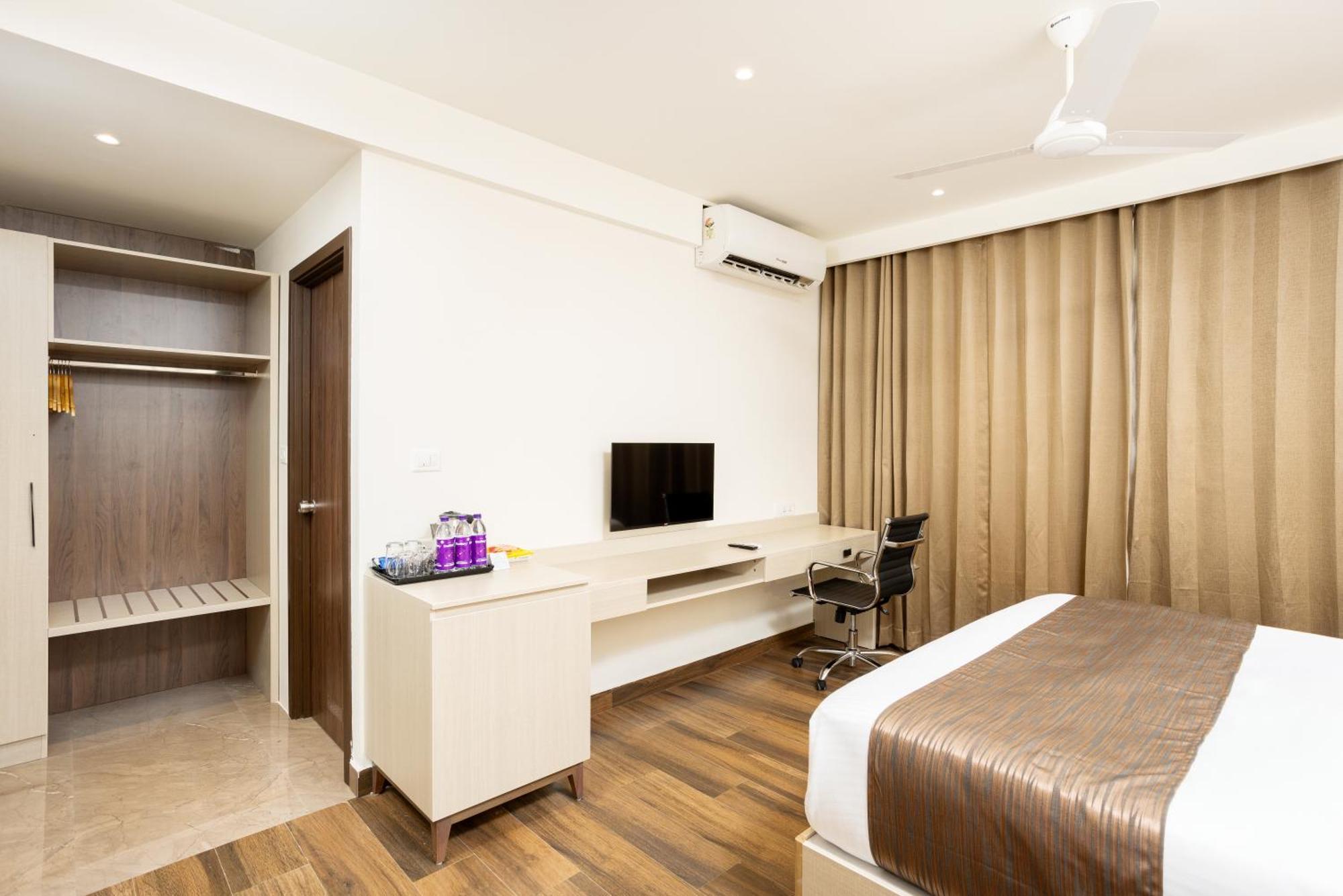Presidency Airport Hotel Kochi Ngoại thất bức ảnh