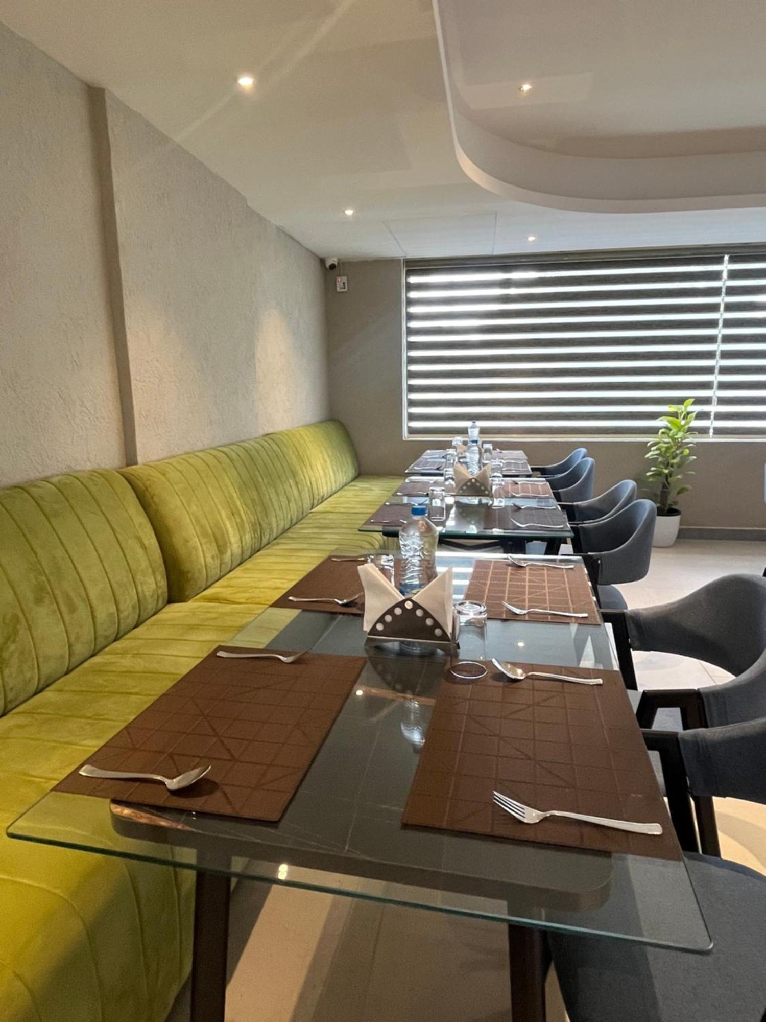 Presidency Airport Hotel Kochi Ngoại thất bức ảnh