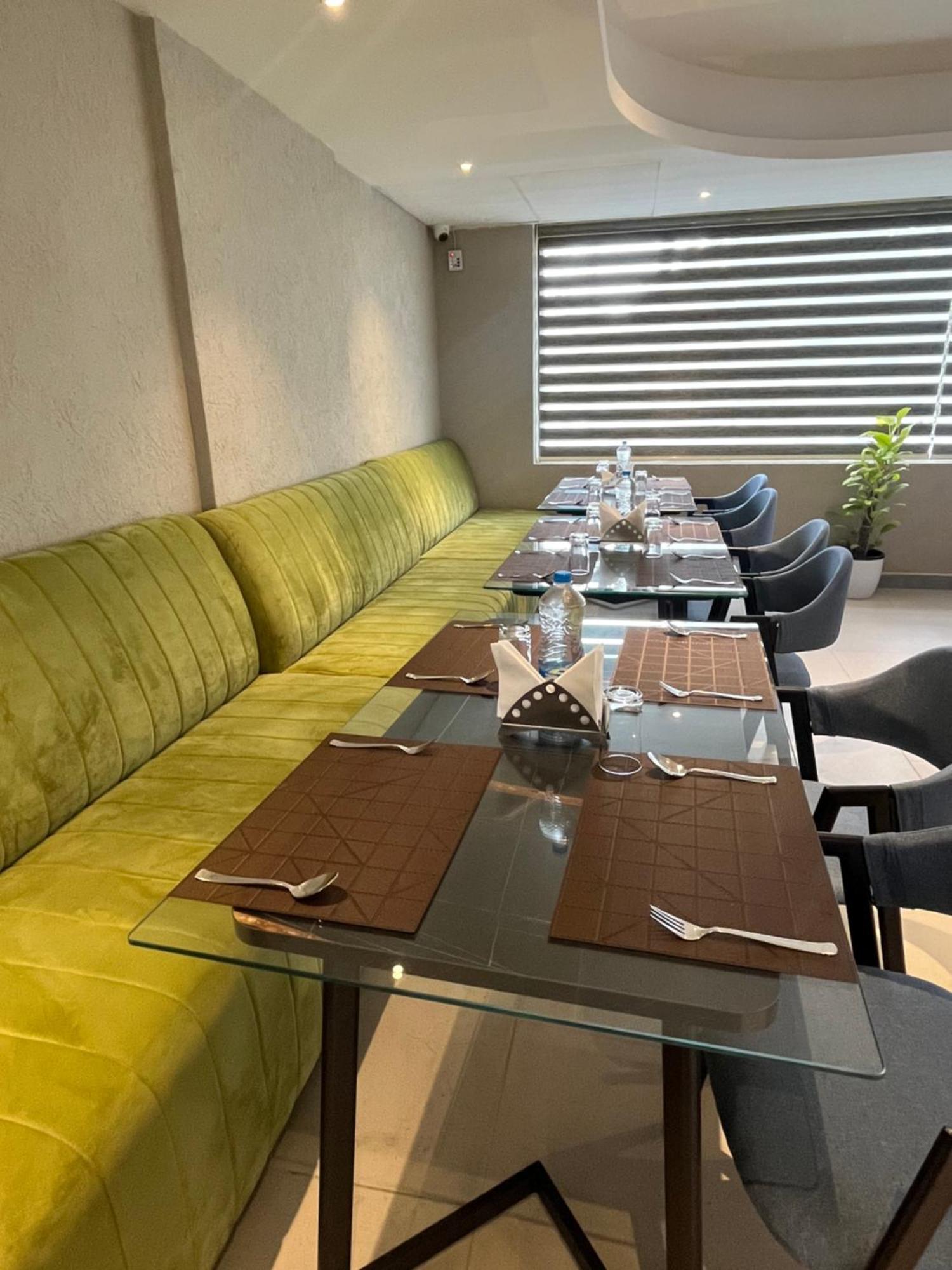 Presidency Airport Hotel Kochi Ngoại thất bức ảnh
